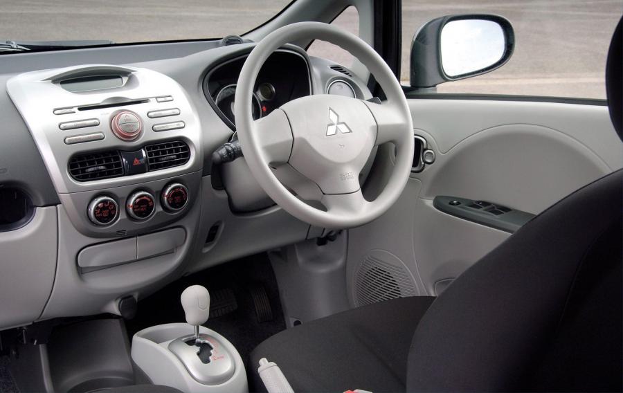  Mitsubishi i 2006 года  (фото 16 из 27)